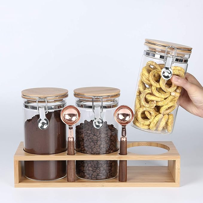 KKC コーヒー豆保存容器 保存缶 コーヒーキャンニスター ガラス密閉保存瓶 保存容器 保存瓶 パッキン スプーン付き 密閉 珈琲 カレー用のスパイス ガラスキャンニスター 1200ML 3個保存瓶+2スプーン+収納竹ラック