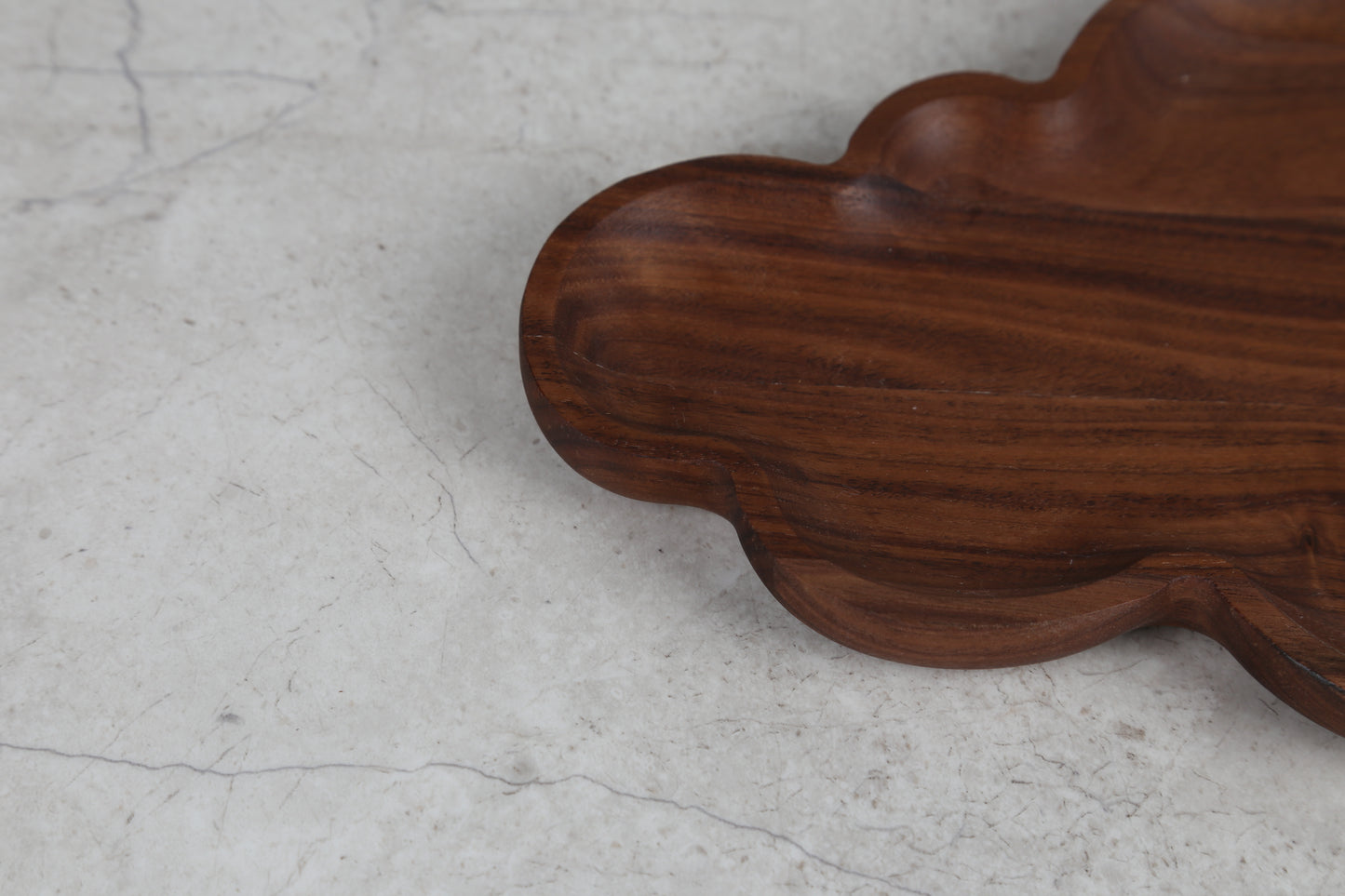 可愛いトレー 木皿 クルミ材、アッシュ材 2種類材質あり 可愛い曇りの形 子供プレゼント